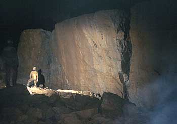 a "small boulder" in Salle du lapiaz