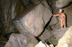 Bretaye: giant boulder Salle du Chaos