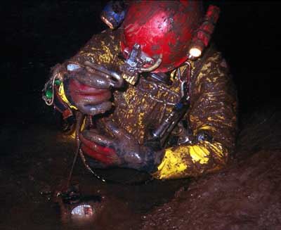 September 1997, Luc Funcken  dives the sump, in quite terrible conditions